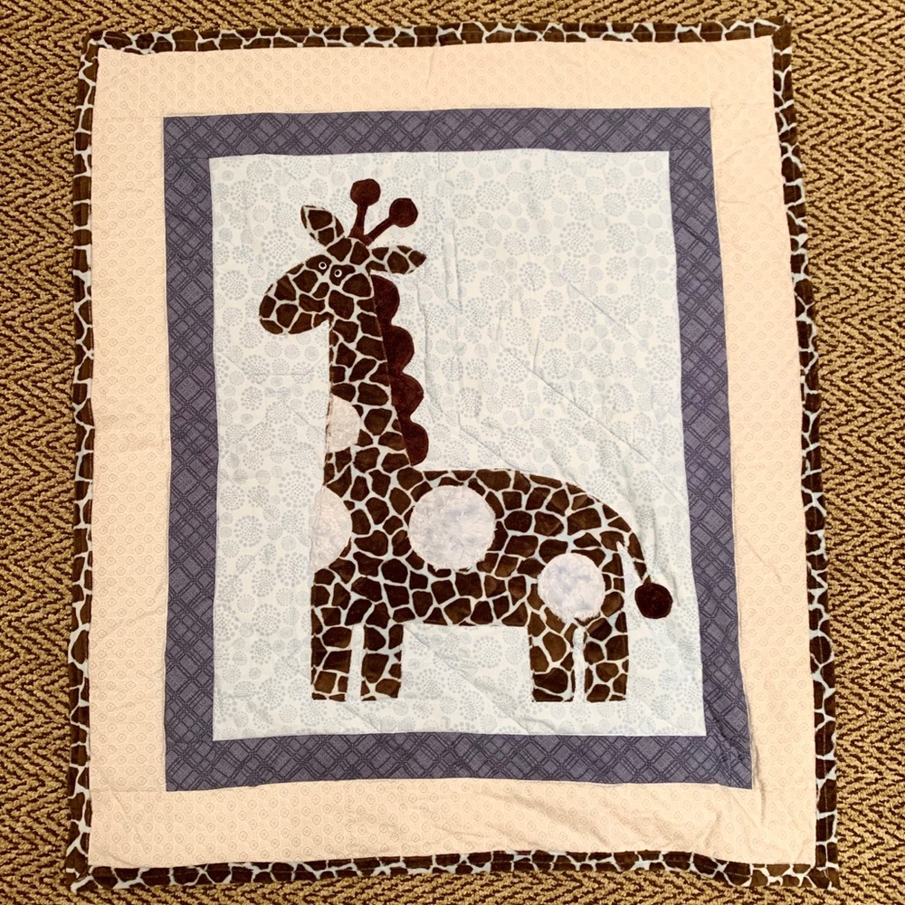 Giraffe baby quilt -perfect condition